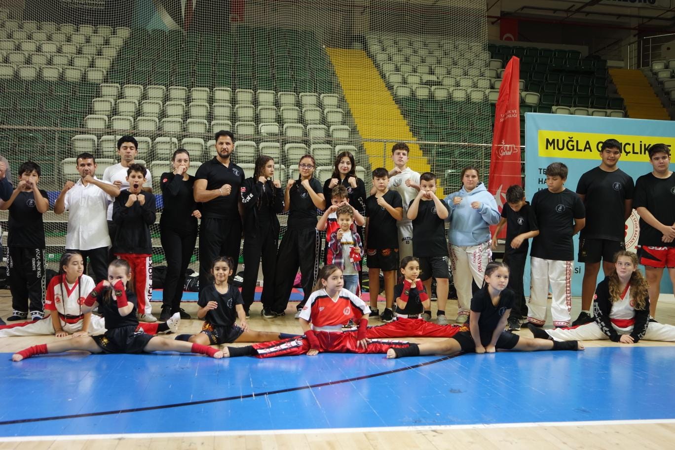 Marmaris Kickboks turvunasına 11 şampiyon ile damga vurdu