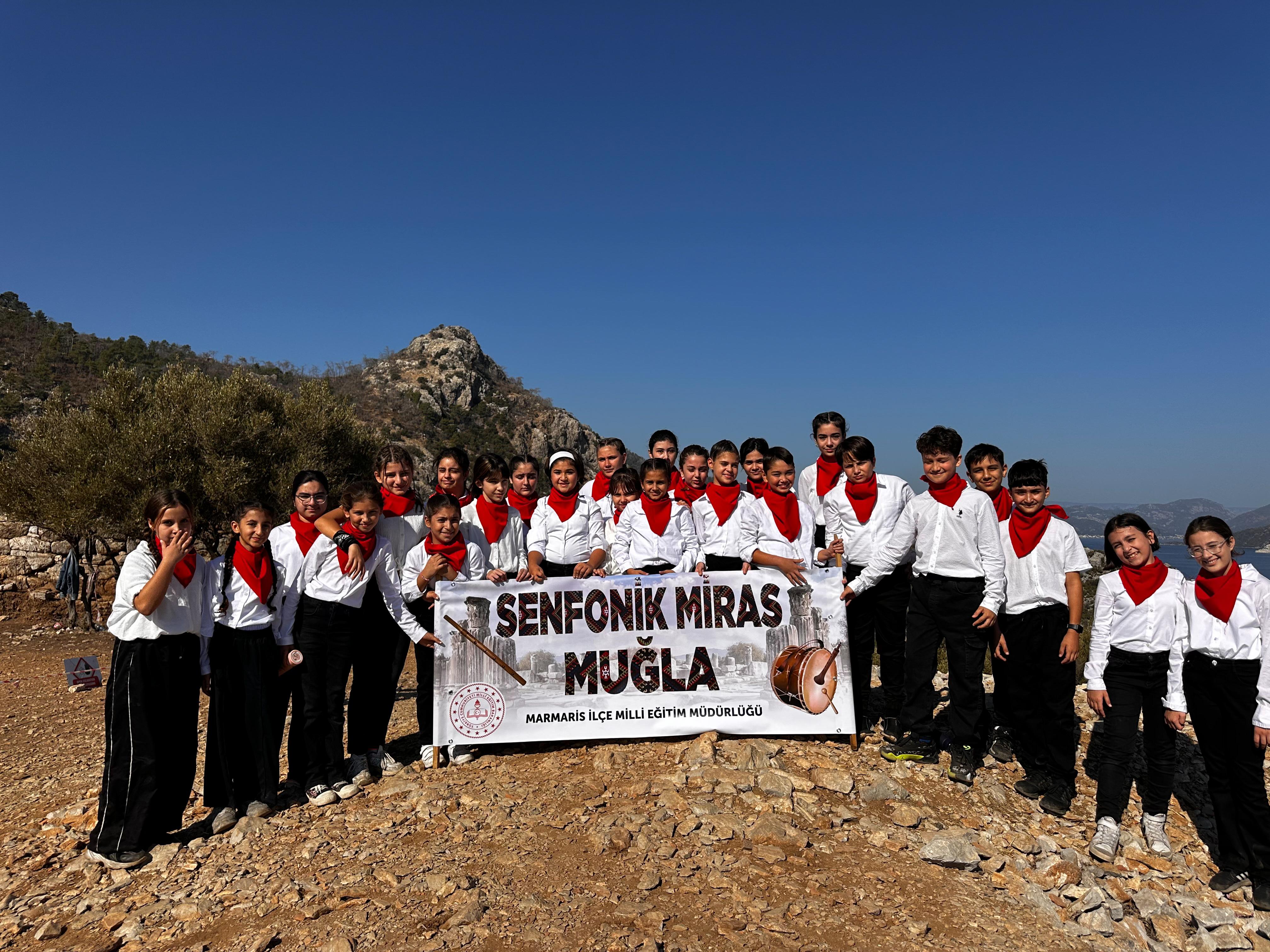 Marmaris ‘Eğitimde' beş ödül birden aldı
