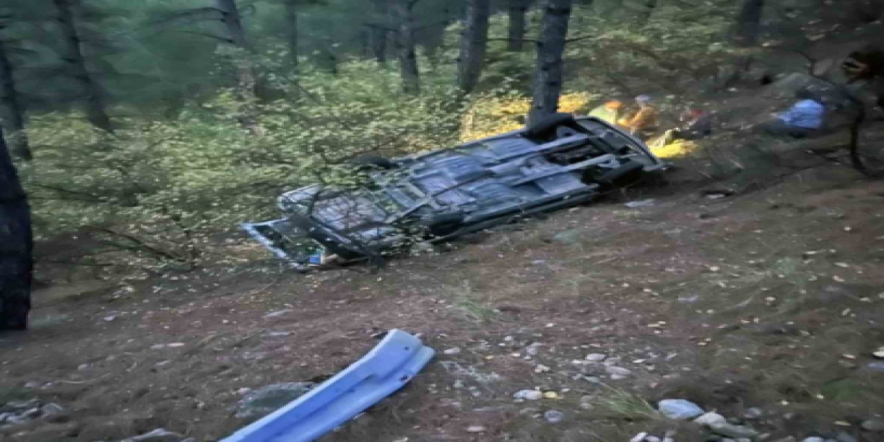 Menteşe'de uçuruma yuvarlanan araçtaki vatandaşı AFAD ekipleri çıkardı