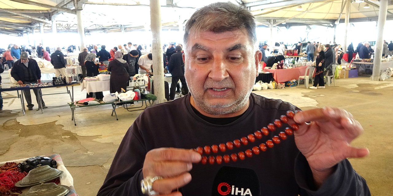 30 yıldır şehir şehir dolaşarak tespih satıyor