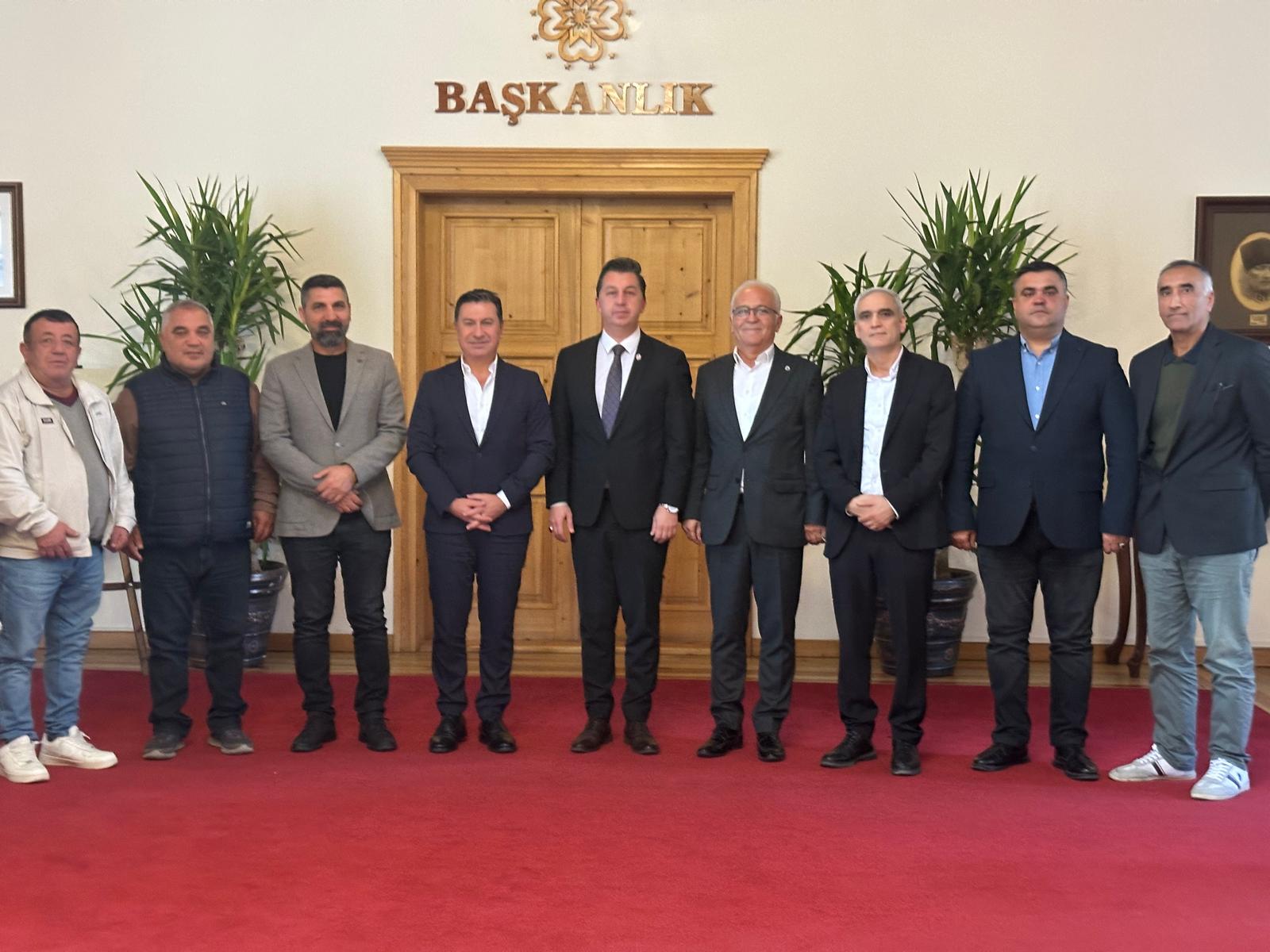 Marmaris esnafı, sorunlarını Büyükşehir Belediye Başkanı Aras’a iletti