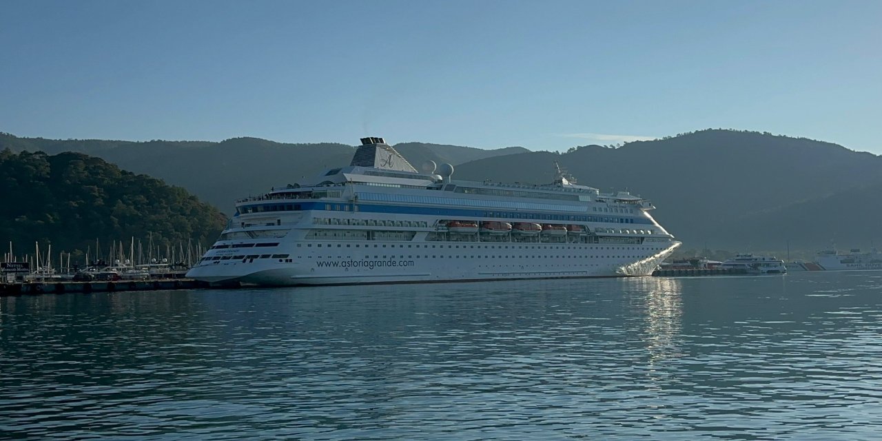 Astoria Grande Cruise Gemisi Marmaris’e demirledi