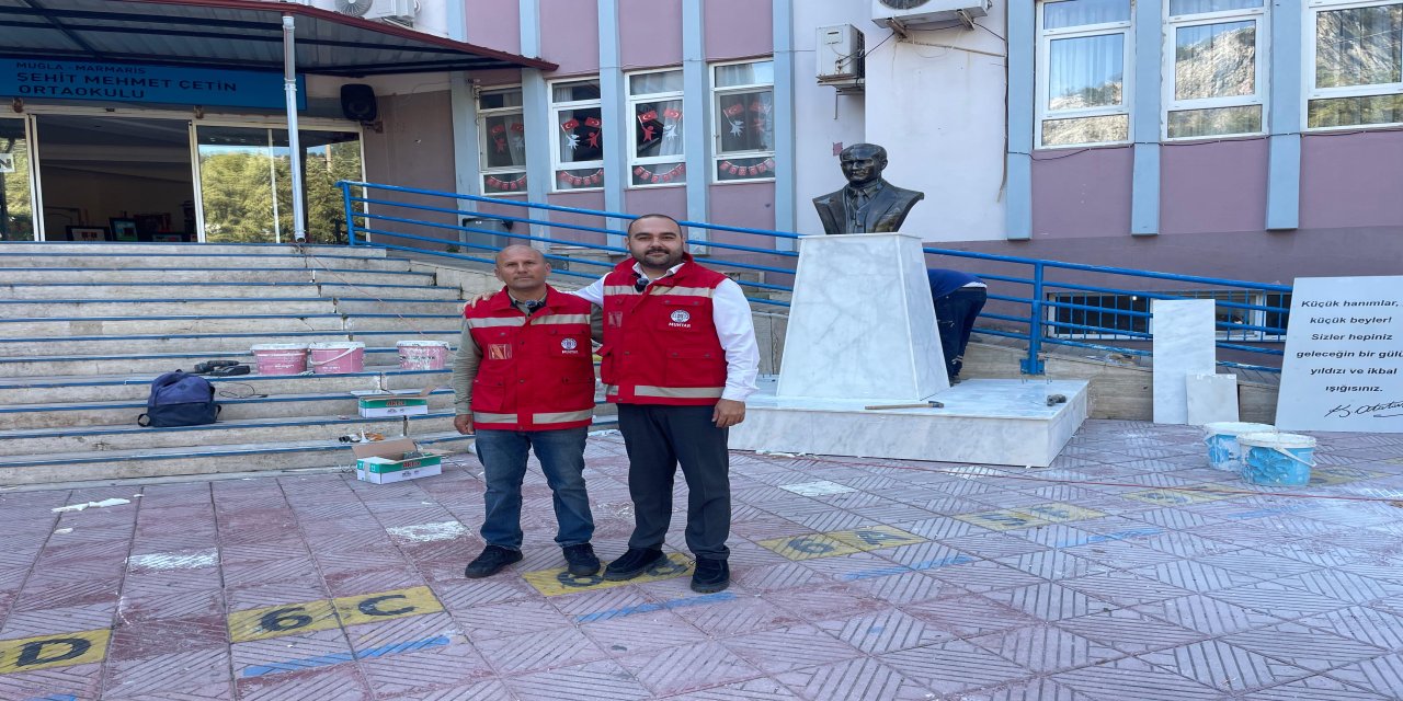Şehit Mehmet Çetin ortaokulu’na yeni Atatürk büstü