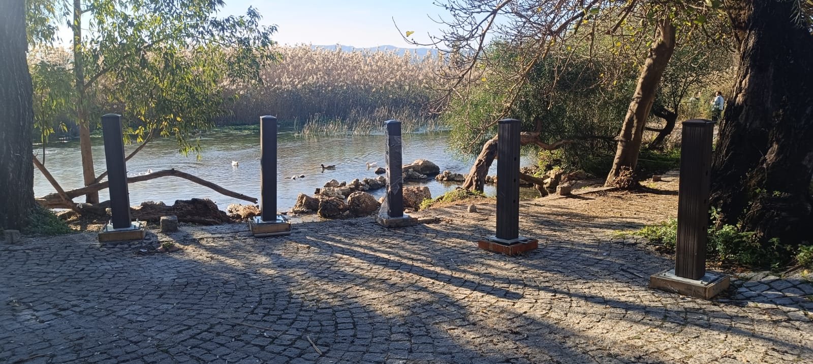 Akyaka Azmak Nehri’nde çit çalışmaları görünür hale geldi