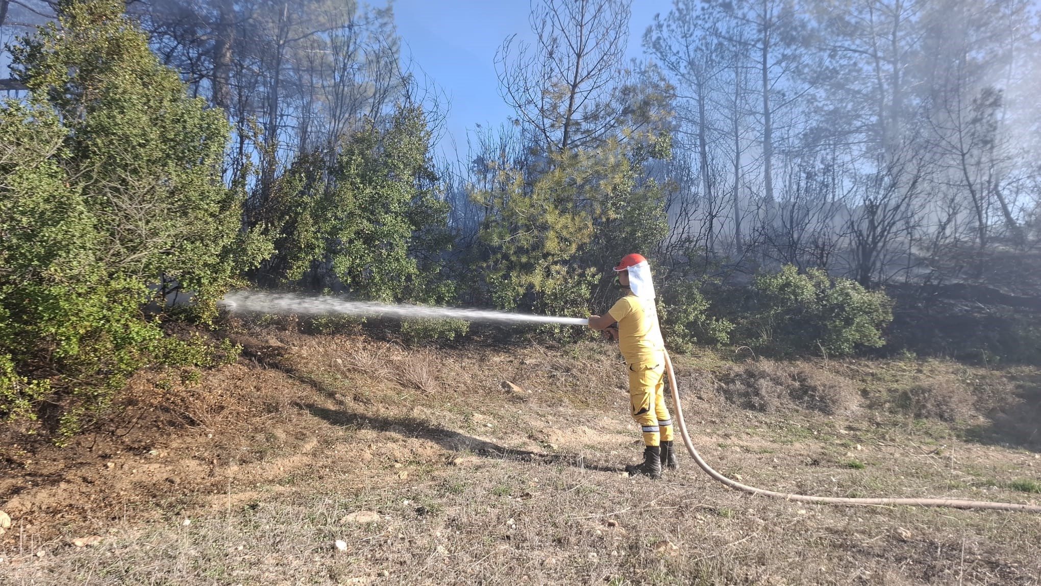 Yatağan'da çıkan iki ayrı yangın ekiplerin hızlı müdahalesi ile söndürüldü