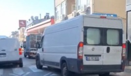 Marmaris’in bu caddesi trafik alarmı veriyor