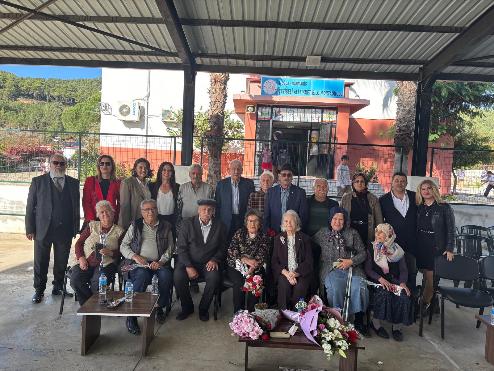 Marmaris Çetibeli'nin çınarı Ayten öğretmene ilk öğrencilerinden vefa örneği