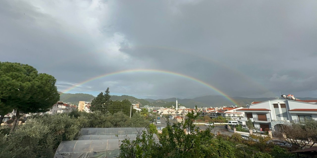 Marmaris’te yağışın ardından gökkuşağı görsel şölen yarattı