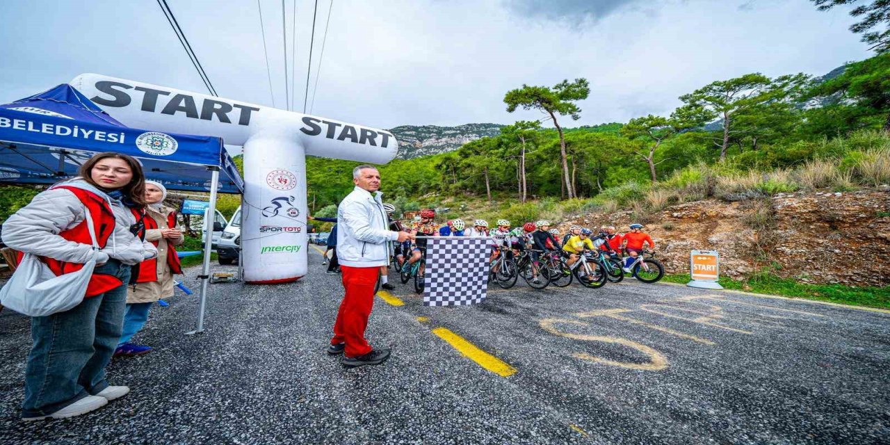 Muğla’da 100 sporcu zorlu parkurda ter döktü