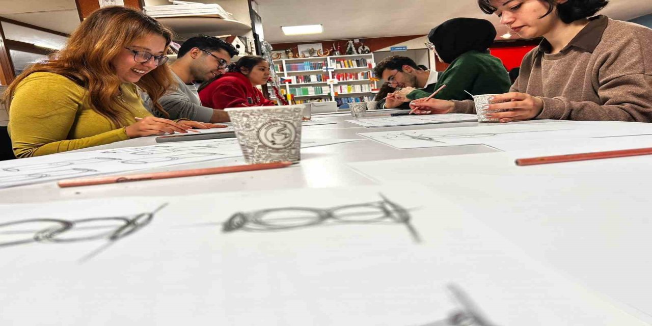 Muğla’da gençler sanat atölyelerinde yeteneklerini keşfediyor