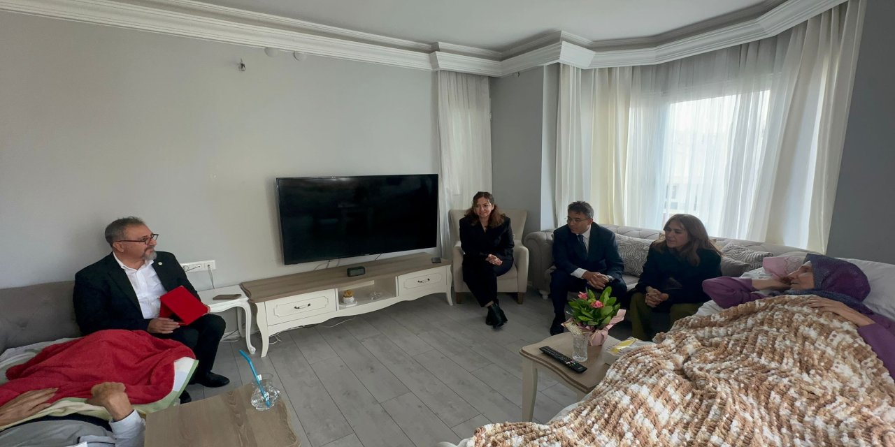 Marmaris Kaymakamı engelli öğretmen çiftini ziyaret etti