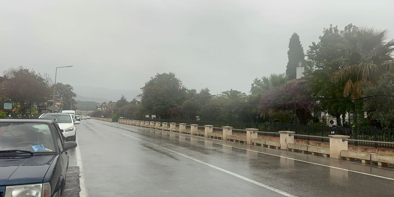 Marmaris’te sağanak yağış etkisini sürdürüyor