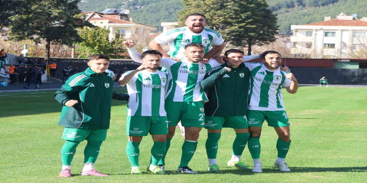 TFF 2. Lig A grubunun lideri Muğlaspor