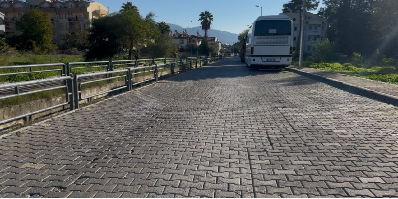 Marmaris’te bozuk yol çilesine Armutalan Mahallesi'nden tepkiler büyüyor