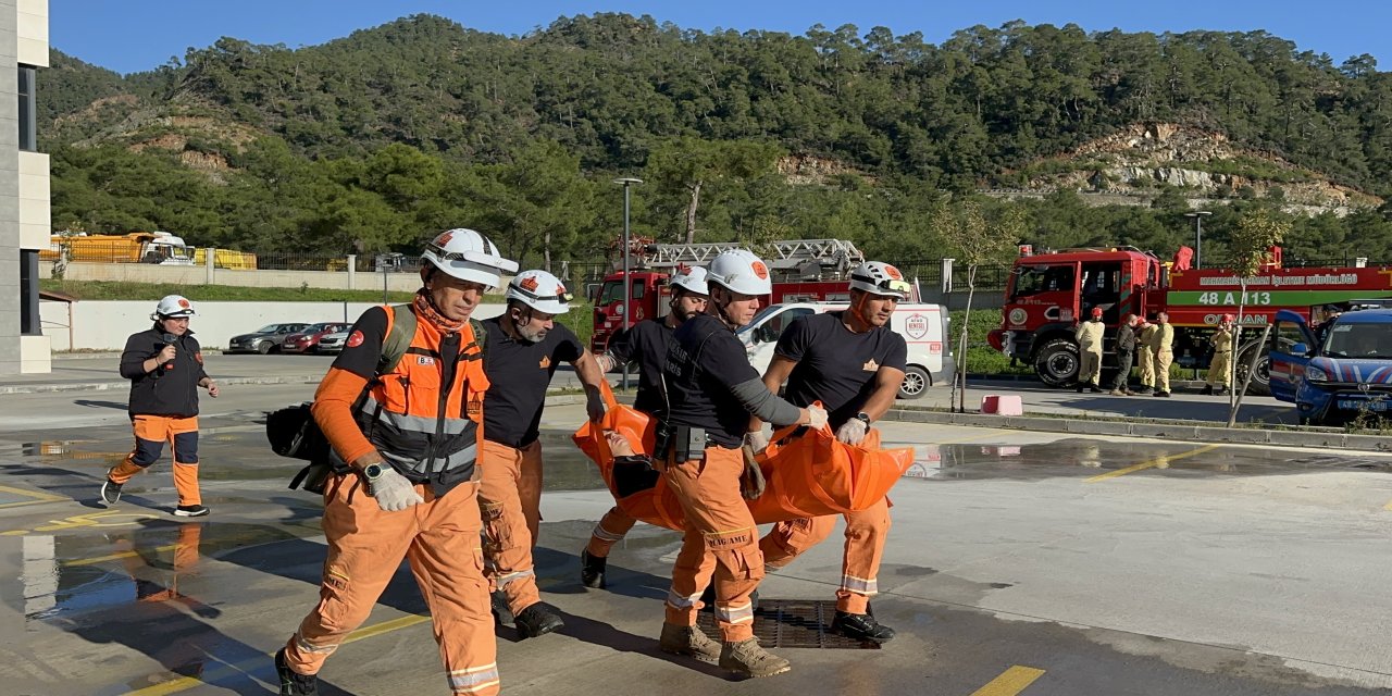 Marmaris Devlet Hastanesi’nde  gerçeğini aratmayan deprem tatbikatı