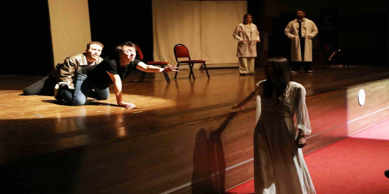 Menteşe'de ‘Umut’ tiyatro oyunu madde bağımlılığını dikkat çekti