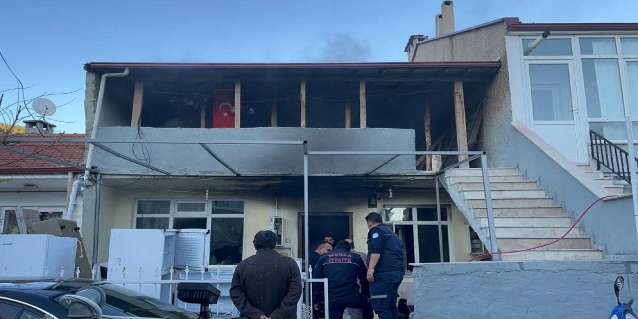 Menteşe'de bir anlık öfke evi kül etti