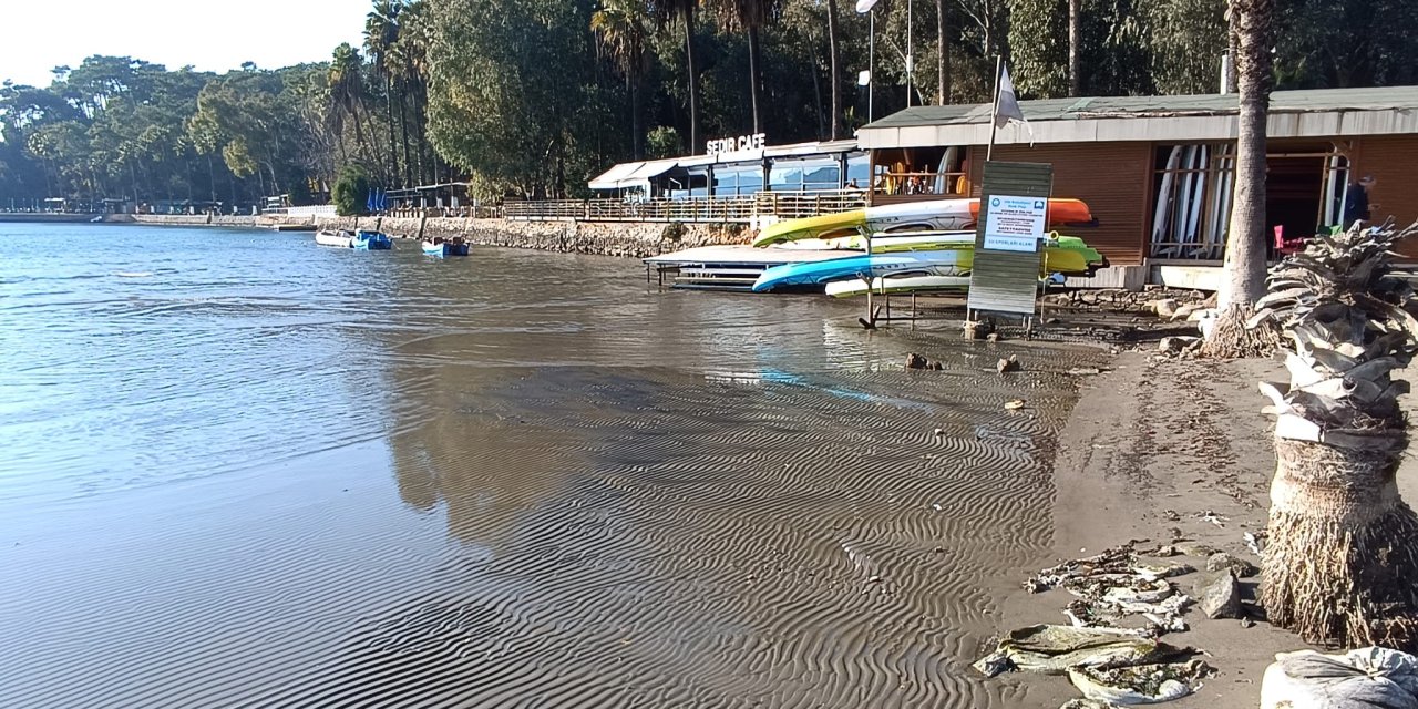 Akyaka Sahili’nde değişmeyen görüntü