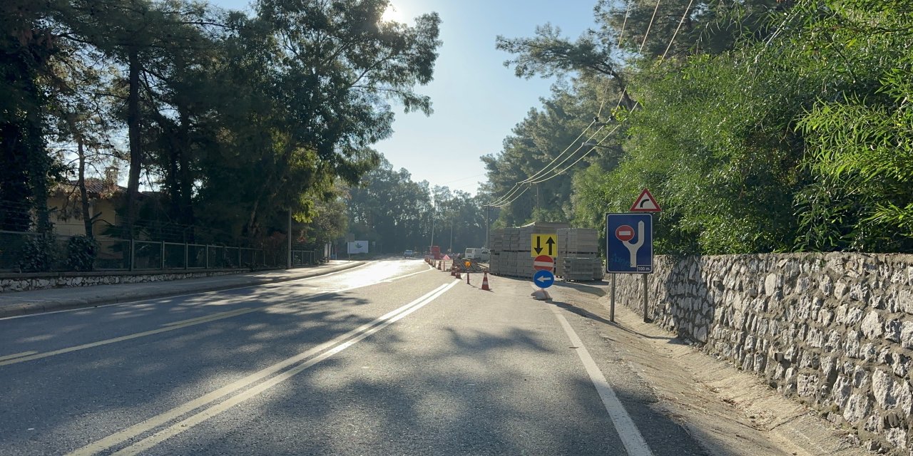 Marmaris İçmeler yolunda yapılandırma ve yenileme çalışmaları sürüyor
