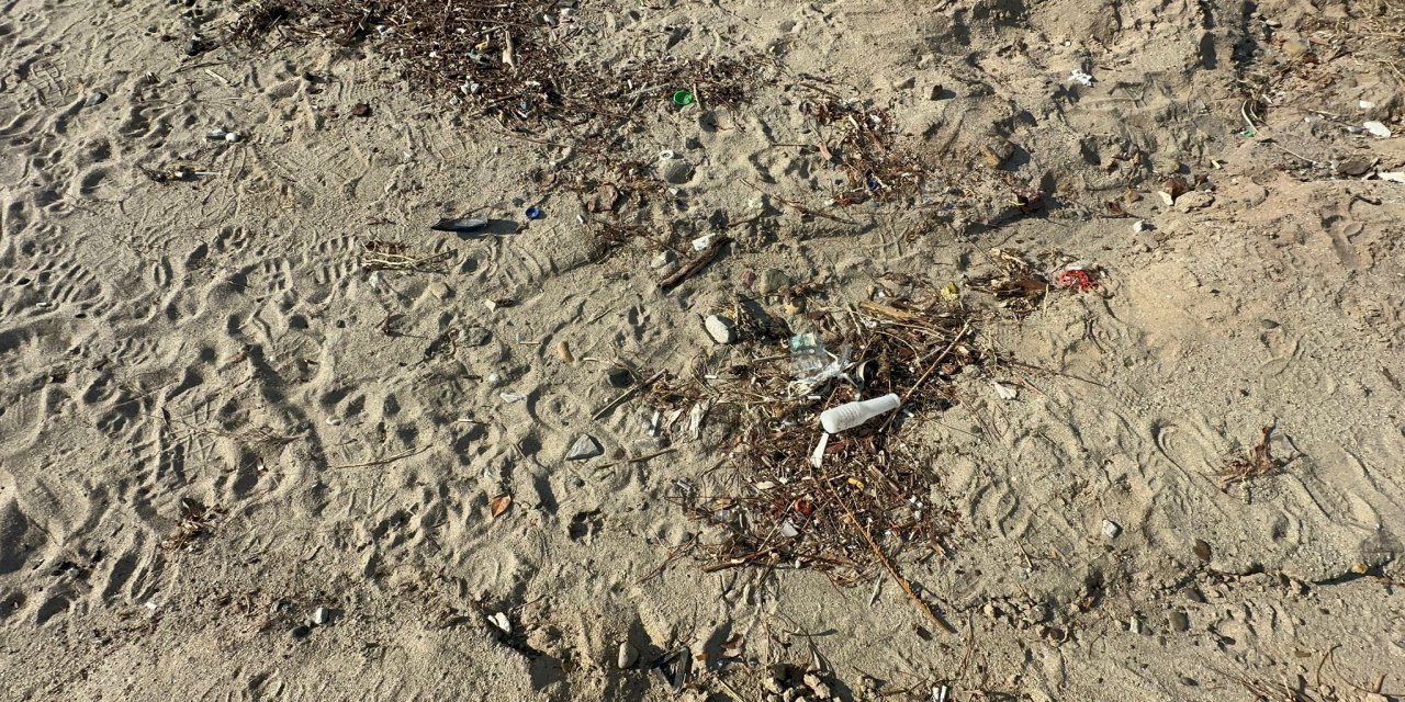 Marmaris’te etrafa saçılan çöplere tepki büyüyor