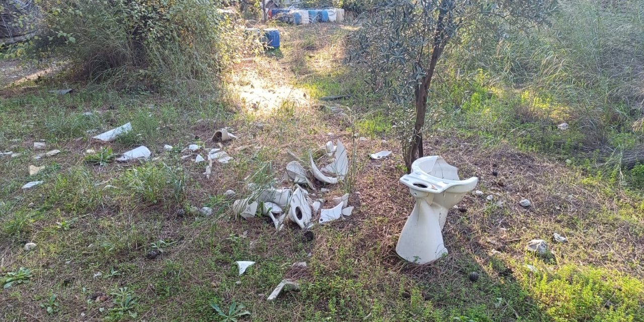 Akyaka’da bu harabeyi kim kaldıracak?