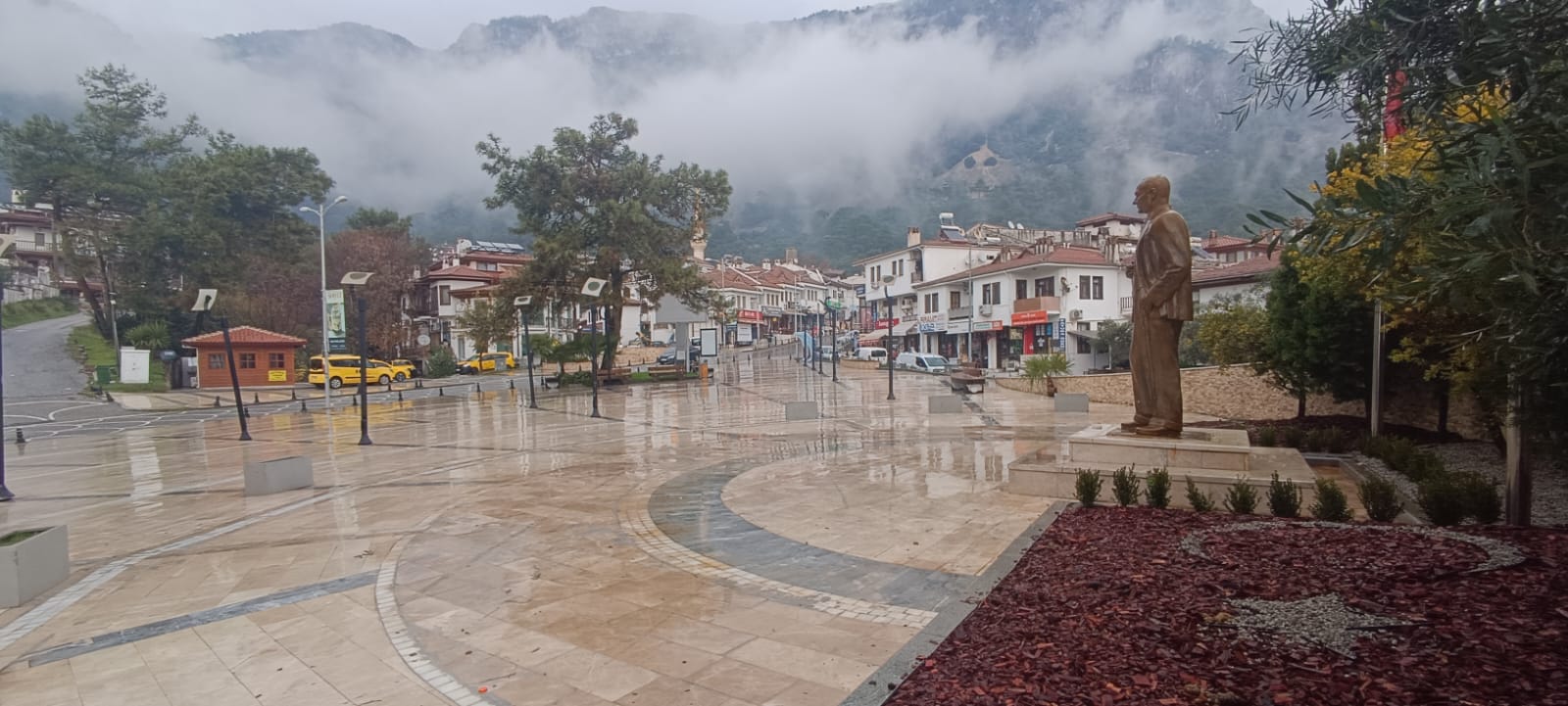 Sislerin altında Akyaka