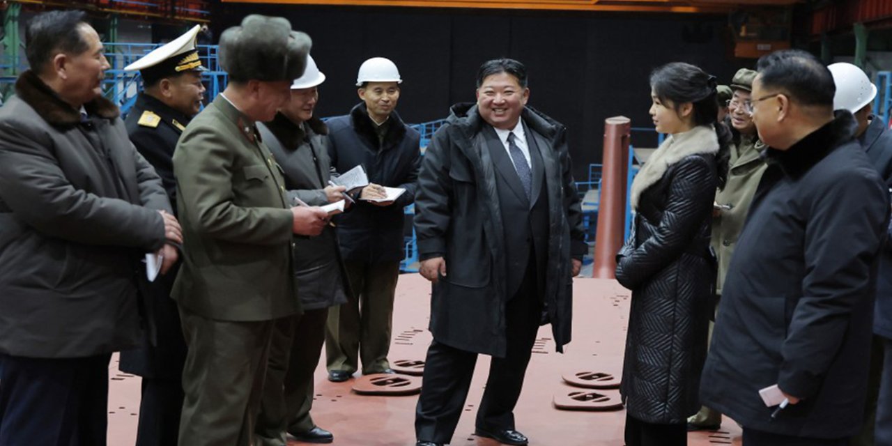 Kuzey Kore lideri Kim, inşası süren dev nükleer denizaltını denetledi