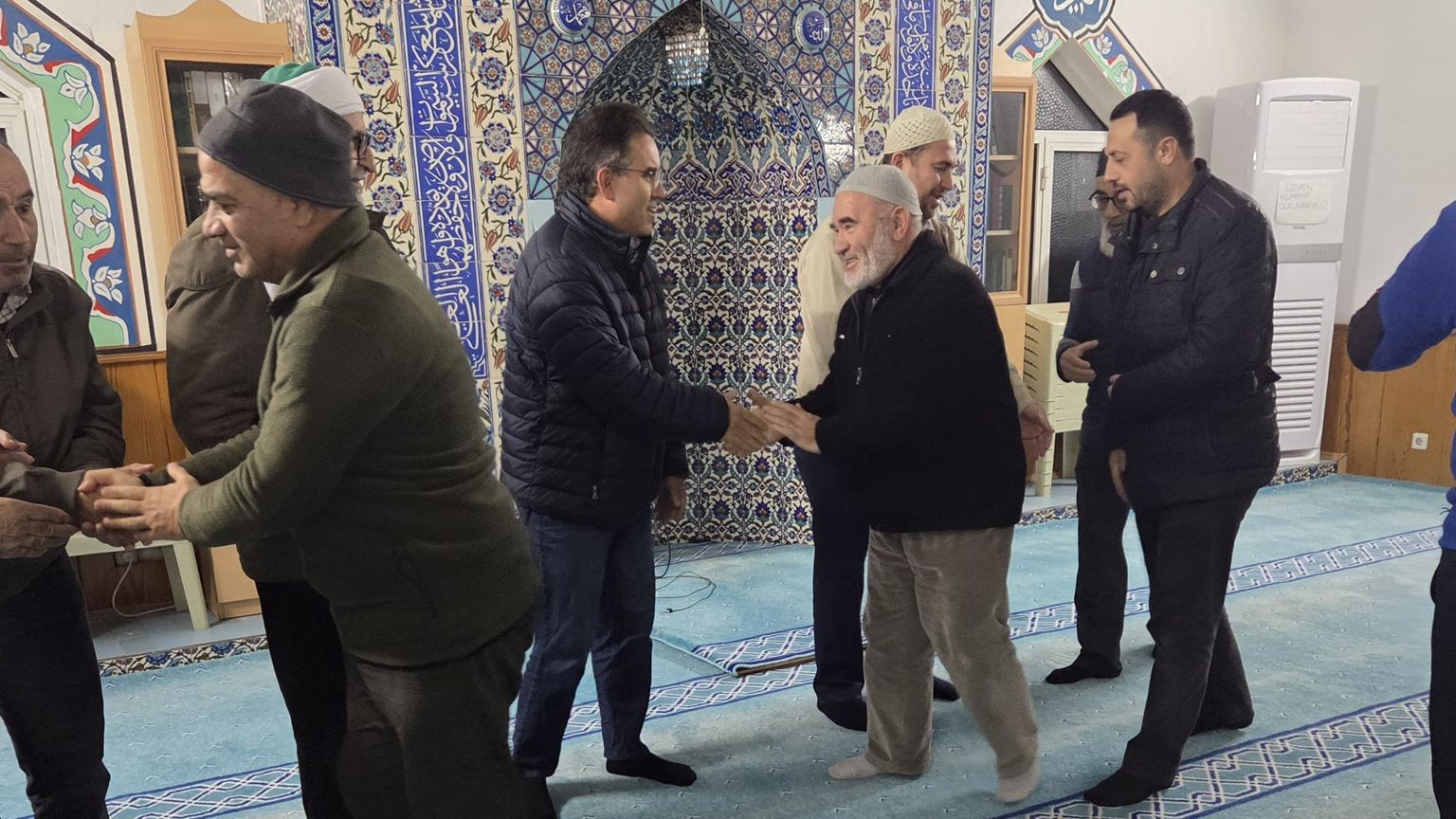 Kaymakam Kaya, üç aylar münasebetiyle vatandaşlarla camilerde buluşuyor