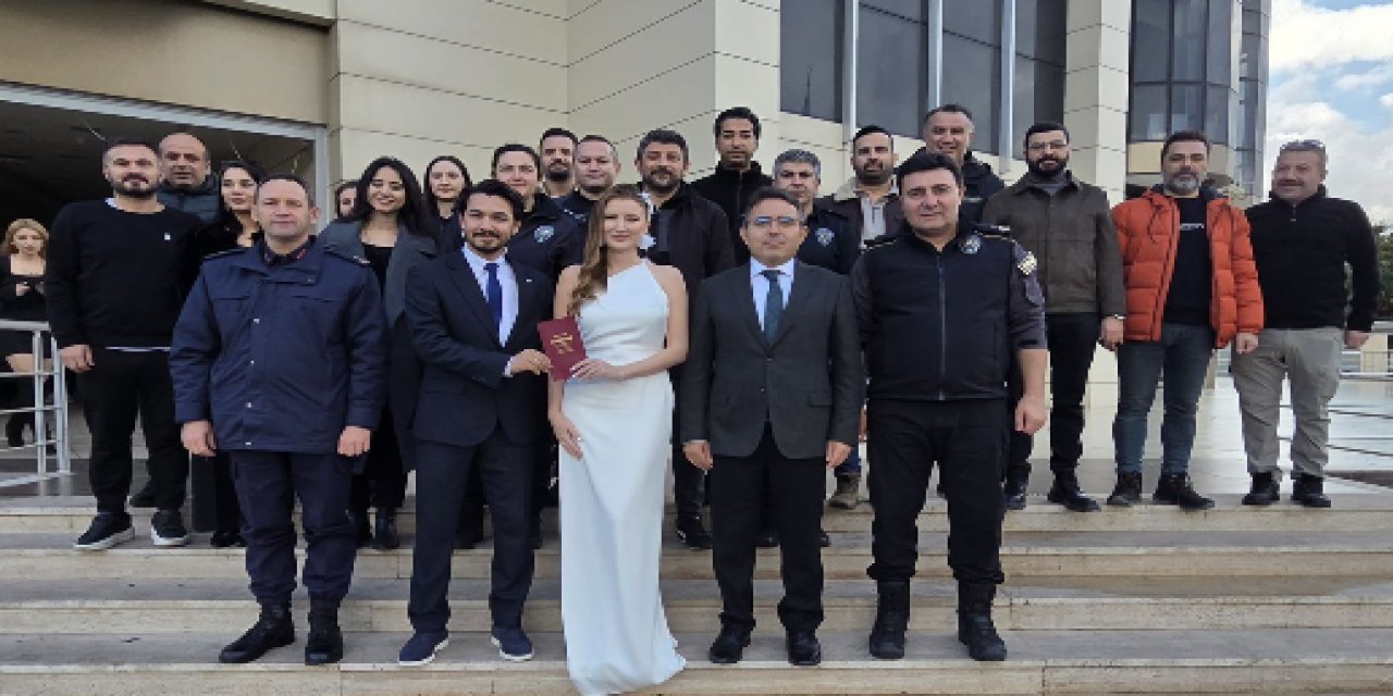 Marmaris’te yılın son nikâhı kıyıldı