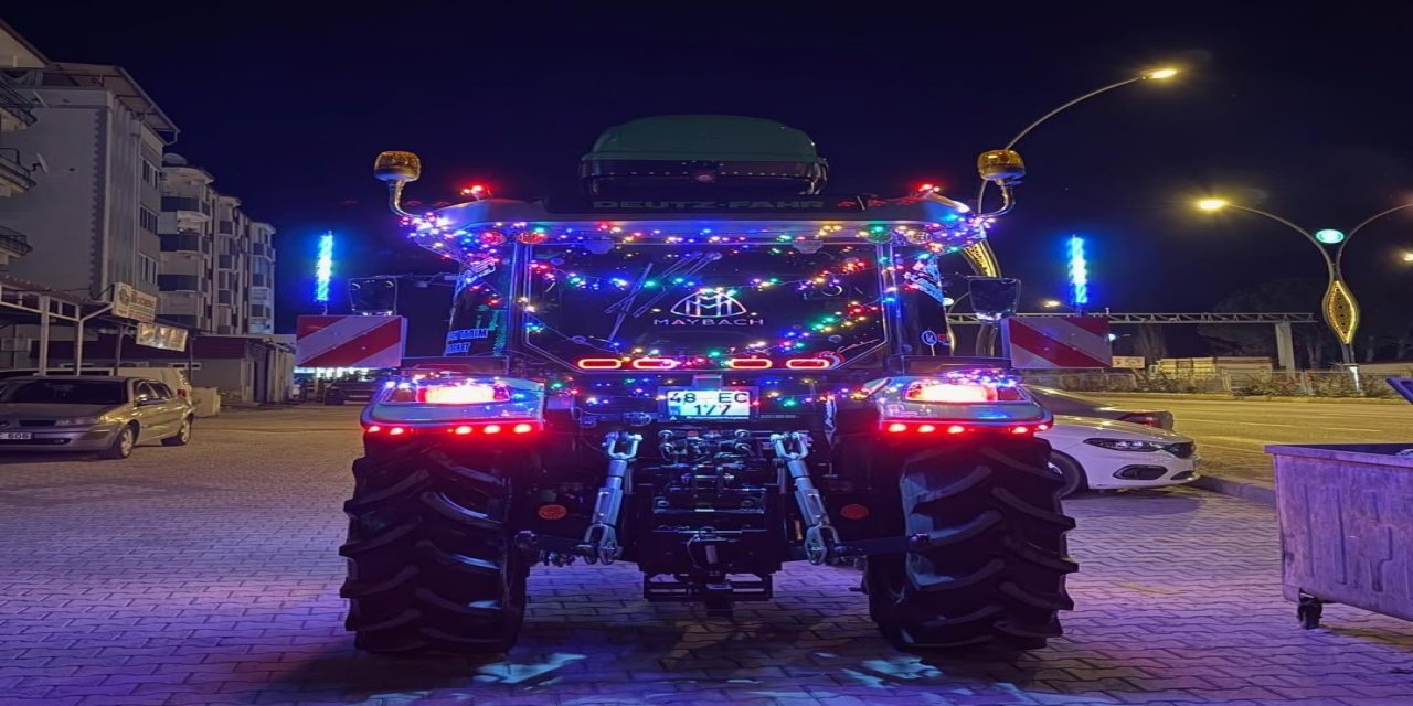 Led ışıklı traktör dikkat çekti