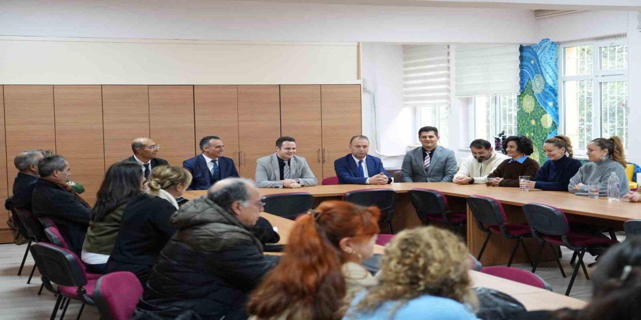 Muğla İl Milli Eğitim Müdürü çay öğrenci ve öğretmenlerle bir araya geldi