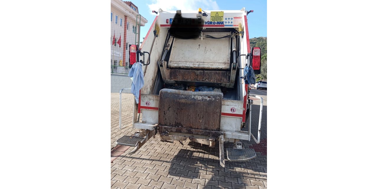 Marmaris’te çöp  kamyonu yayaya çarptı 1 ağır yaralı