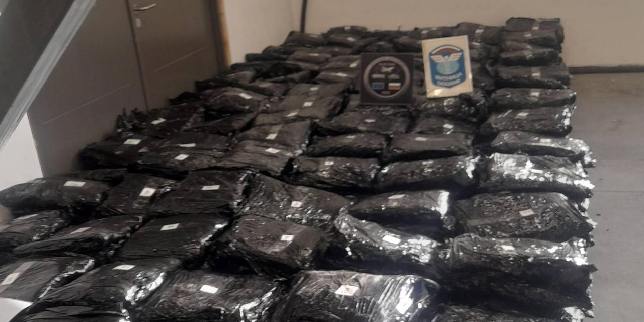 Türkiye’ye sokulmak istenen 739 kilo esrar sınırda yakalandı