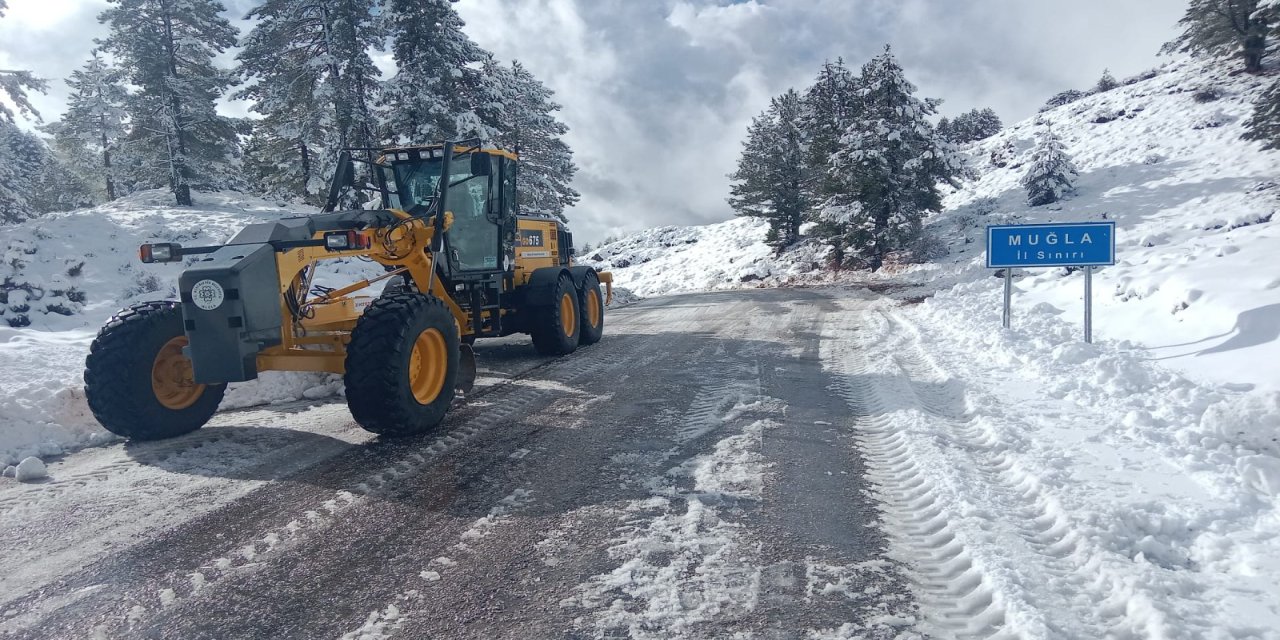 Muğla’da Karla Mücadele Aralıksız Devam Ediyor