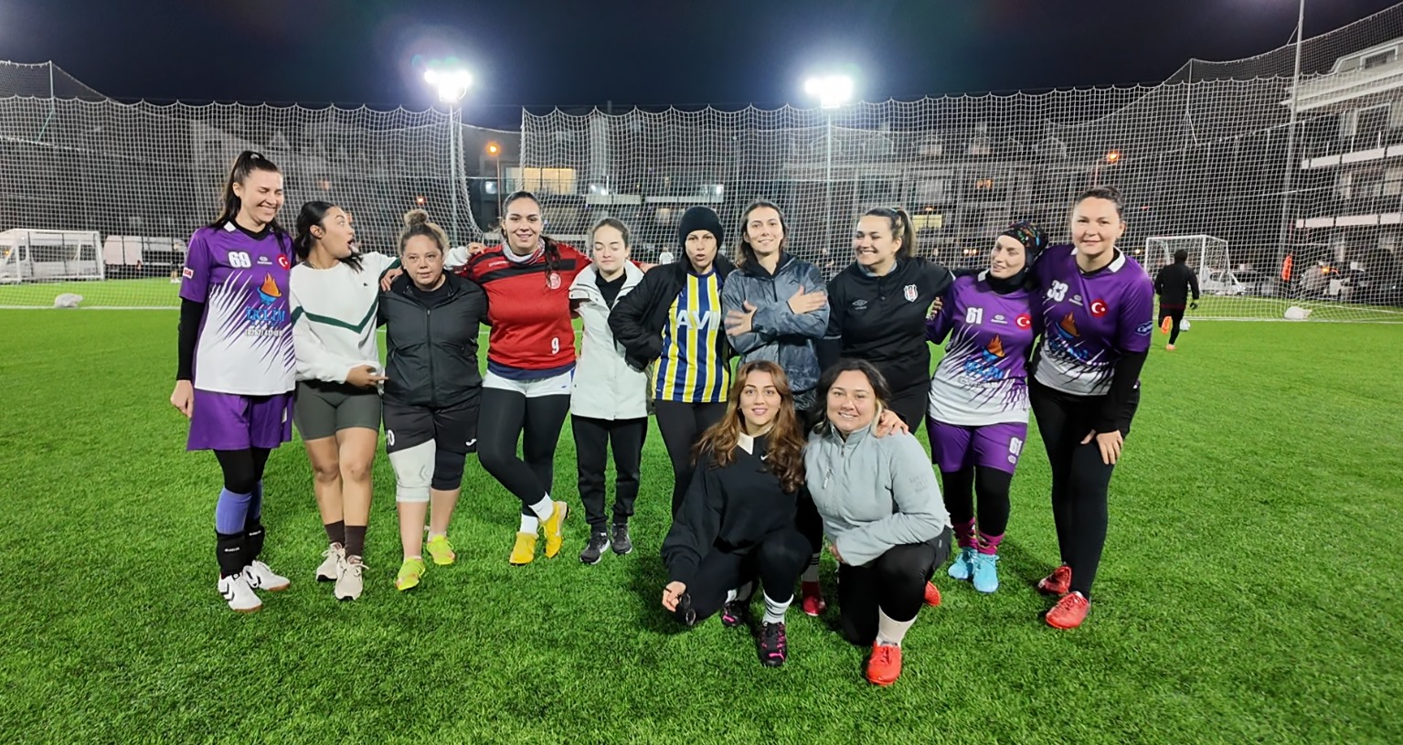 Marmaris’te kendilerine takım kurdular:  “hem spor yapıyoruz hem stres atıyoruz’’ dediler