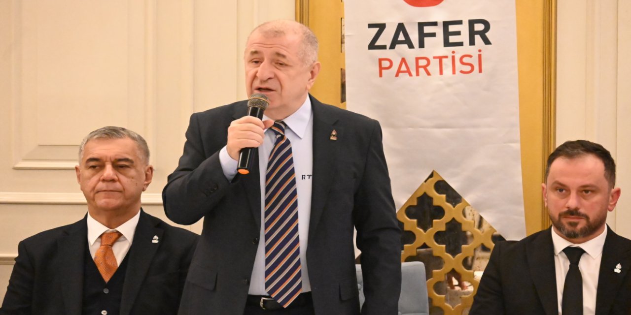 Ümit Özdağ: “İstanbul depreme göz göre göre hazırlanıyor ama hiçbir şey yapılmıyor”