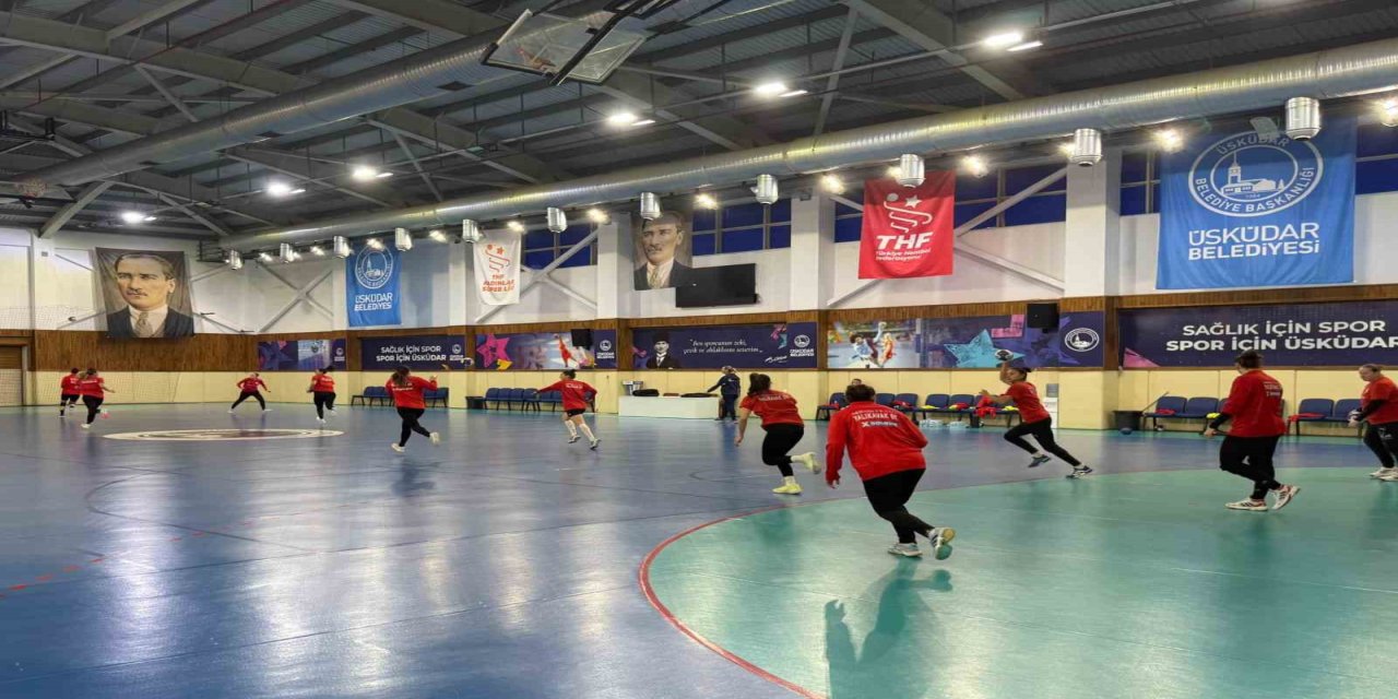 Yalıkavakspor, Üsküdar Belediyespor maçı öncesi İstanbul’da son antrenmanını yaptı