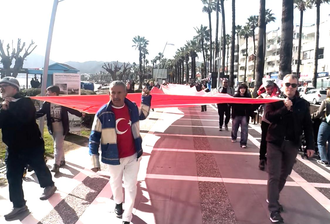 Marmaris 'Türk bayrağına dokunan eller kırılsın '' dedi