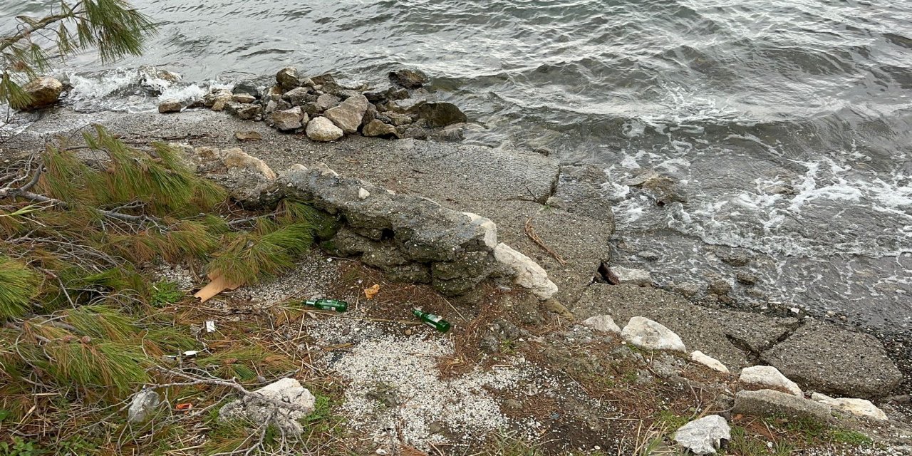 Marmaris'te çevre kirliliği tepki çekiyor