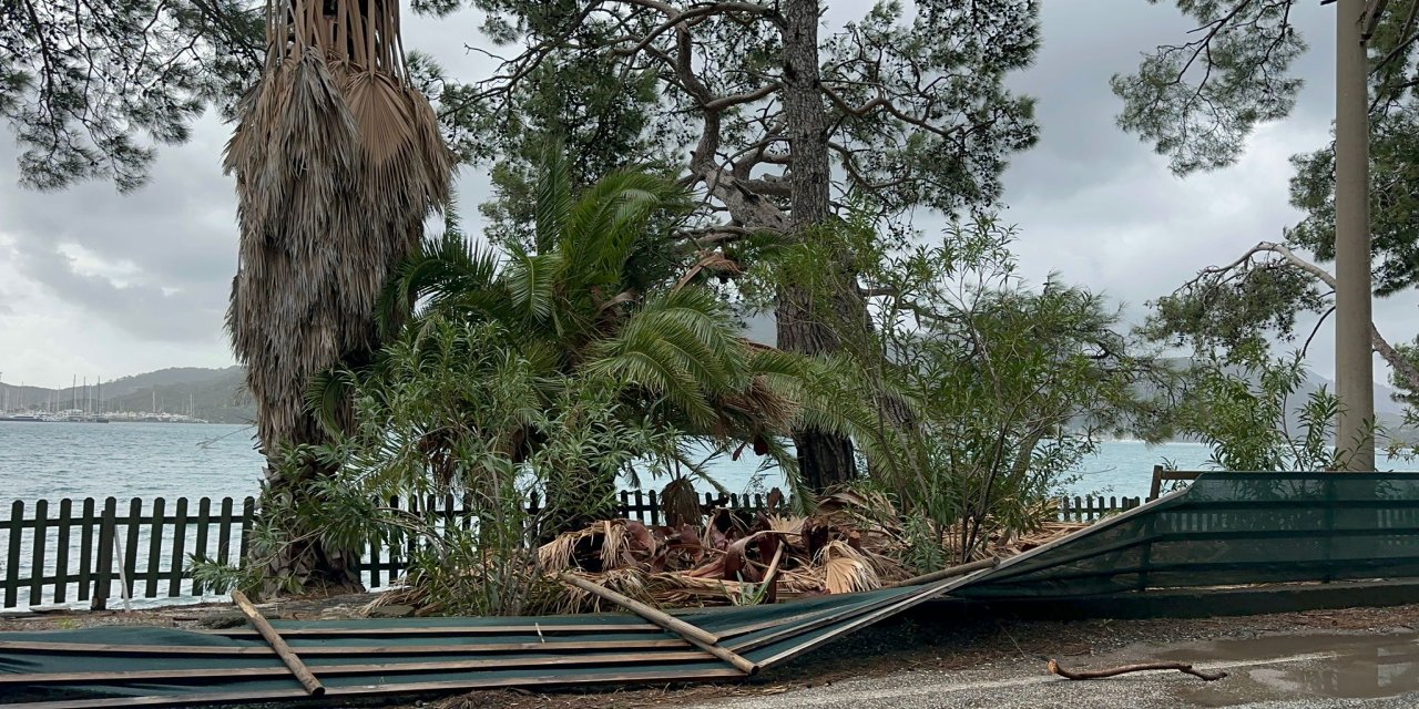 Marmaris’te fırtına’nın etkileri sürüyor