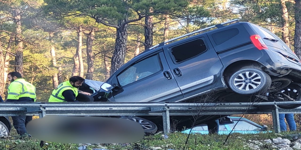 Asparan Kavşağı’nda trafik kazası dört kişi yaralandı
