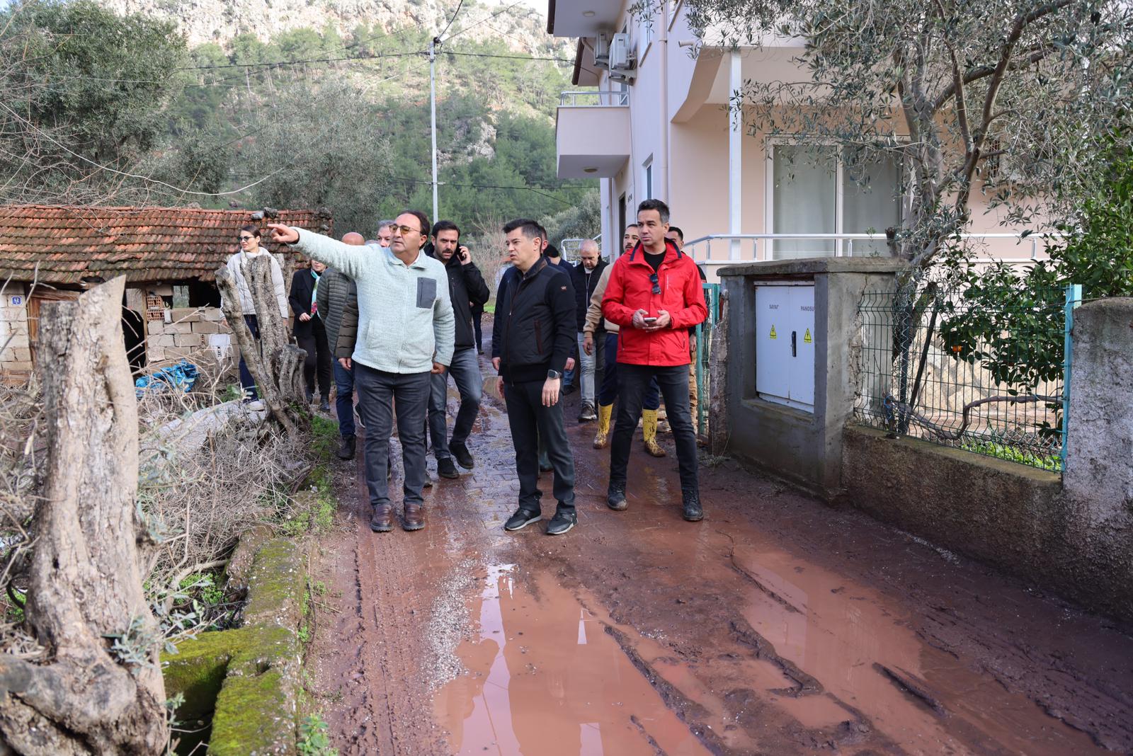 Marmaris Belediyesi selin yaralarını sarmak için kolları sıvadı