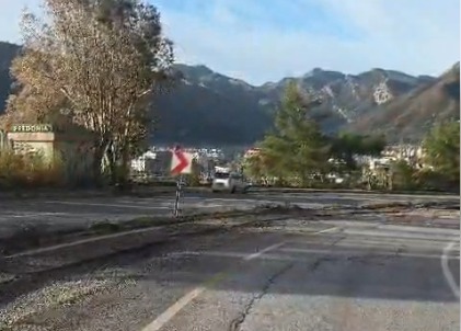 Marmaris İçmeler yolunda tartışmalar bitmiyor: mahalle sakinlerinden tepki