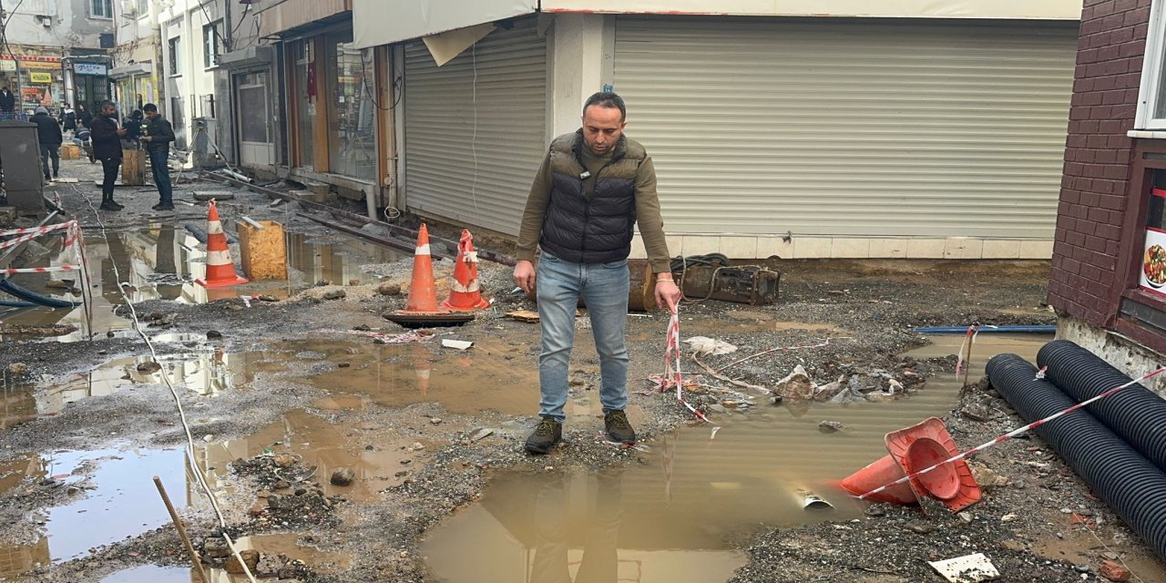 Marmaris Kapalı çarşıdaki çalışmalar sebebiyle bir atölyeyi su bastı