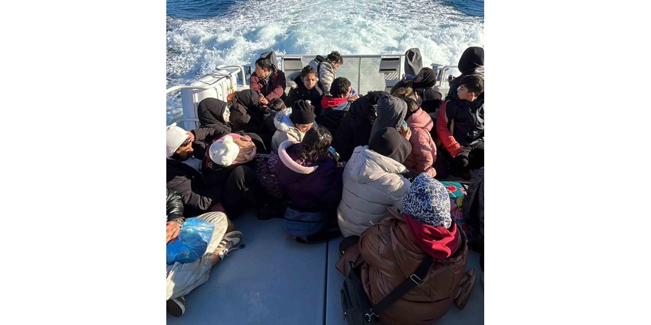 Düzensiz göçmenler karada mahsur kaldı