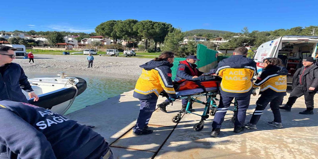 Milas'ta balıkçı teknesinde rahatsızlanan vatandaşa tıbbi tahliye