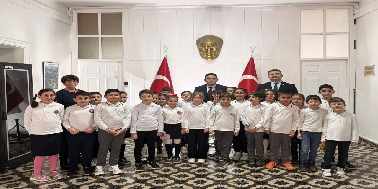 Şehit Ahmet Benler İlkokulu 2-E sınıfı öğrencilerinden Kaymakamlığa ziyaret