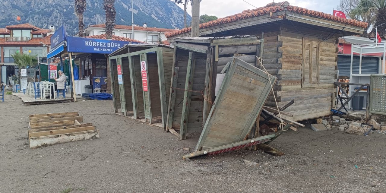 Akyaka sahilinde hoş olmayan görüntüler