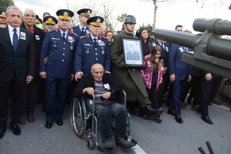 Şehit Pilot Binbaşı İbrahim Bolat İzmir'de toprağa verildi