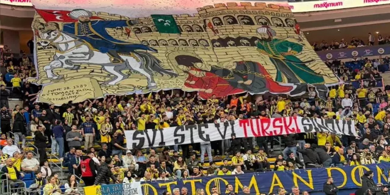 Fenerbahçe taraftarından Partizan'a pankart cevabı